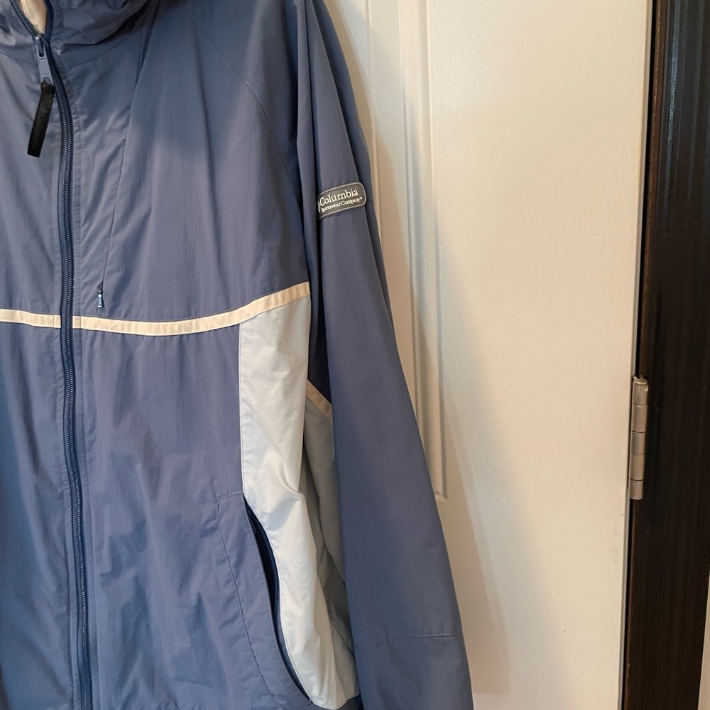 Spring jacket/water resistant. Jacket - Picture 5 of 10